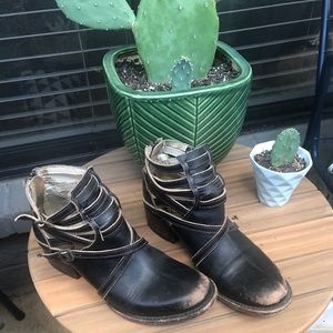 FREEBIRD by Steve Madden “Stair” booties